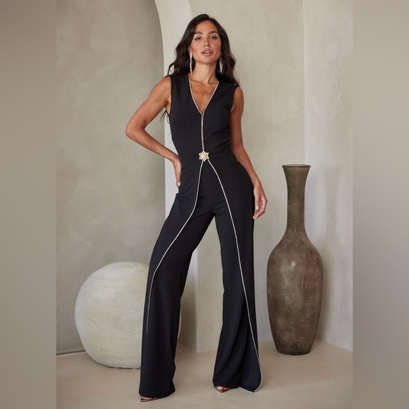 Elegant Black Jumpsuit - Picture 3 of 6